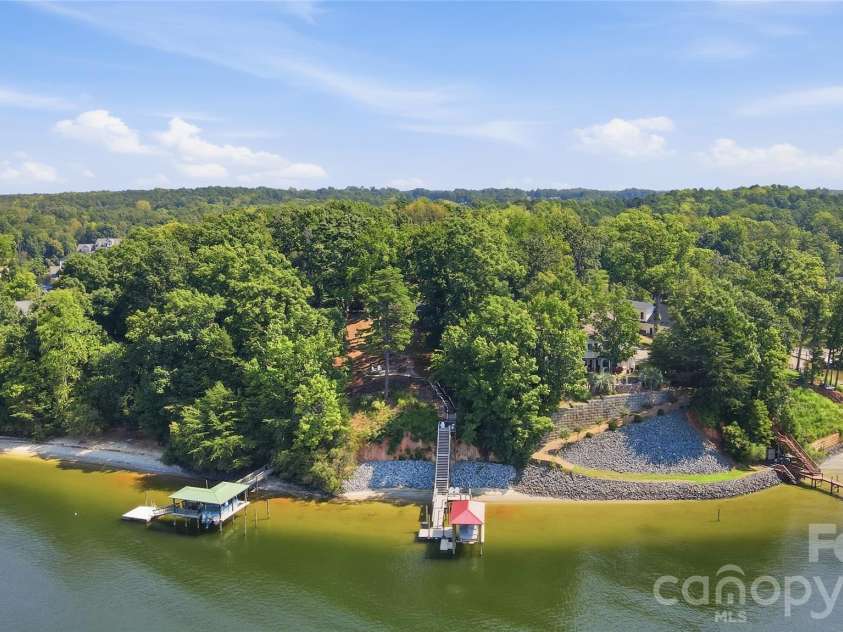 17424 Grasshopper Lane, Charlotte, NC 28278.  MLS# CAR4426978, YatesRealty ID 53822. 