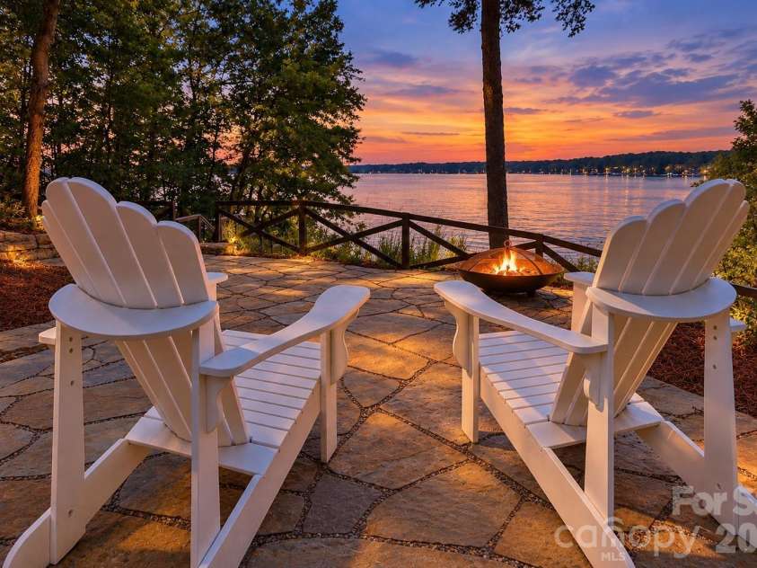 17424 Grasshopper Lane, Charlotte, NC 28278.  MLS# CAR4426978, YatesRealty ID 53822. Enjoy glorious lake views from this waterfront retreat