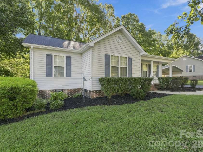 1716 Pine Knoll Court, Asheboro, NC 27203.  MLS# CAR4429433, YatesRealty ID 53826. 