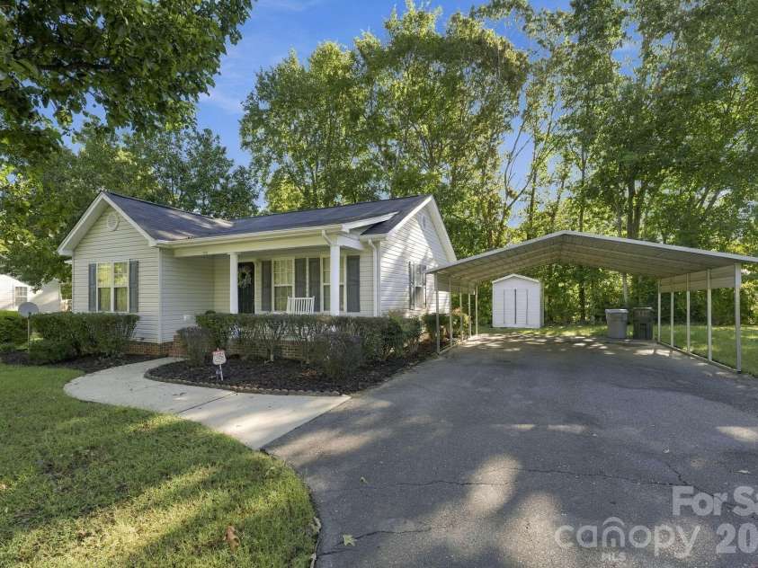 1716 Pine Knoll Court, Asheboro, NC 27203.  MLS# CAR4429433, YatesRealty ID 53826. 