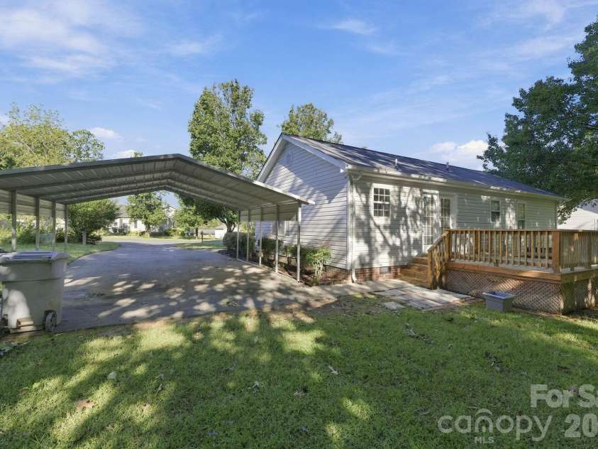 1716 Pine Knoll Court, Asheboro, NC 27203.  MLS# CAR4429433, YatesRealty ID 53826. 