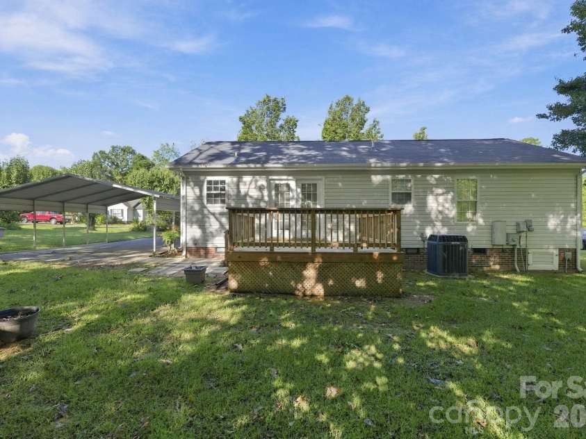 1716 Pine Knoll Court, Asheboro, NC 27203.  MLS# CAR4429433, YatesRealty ID 53826. 