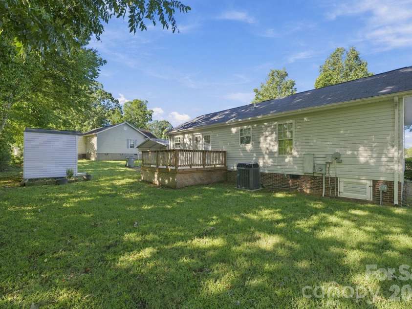 1716 Pine Knoll Court, Asheboro, NC 27203.  MLS# CAR4429433, YatesRealty ID 53826. 
