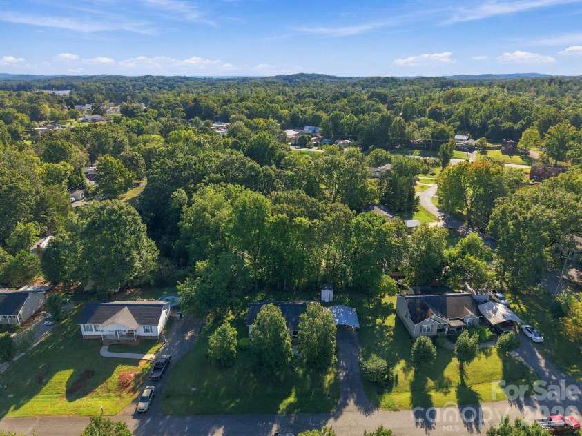 1716 Pine Knoll Court, Asheboro, NC 27203.  MLS# CAR4429433, YatesRealty ID 53826. 