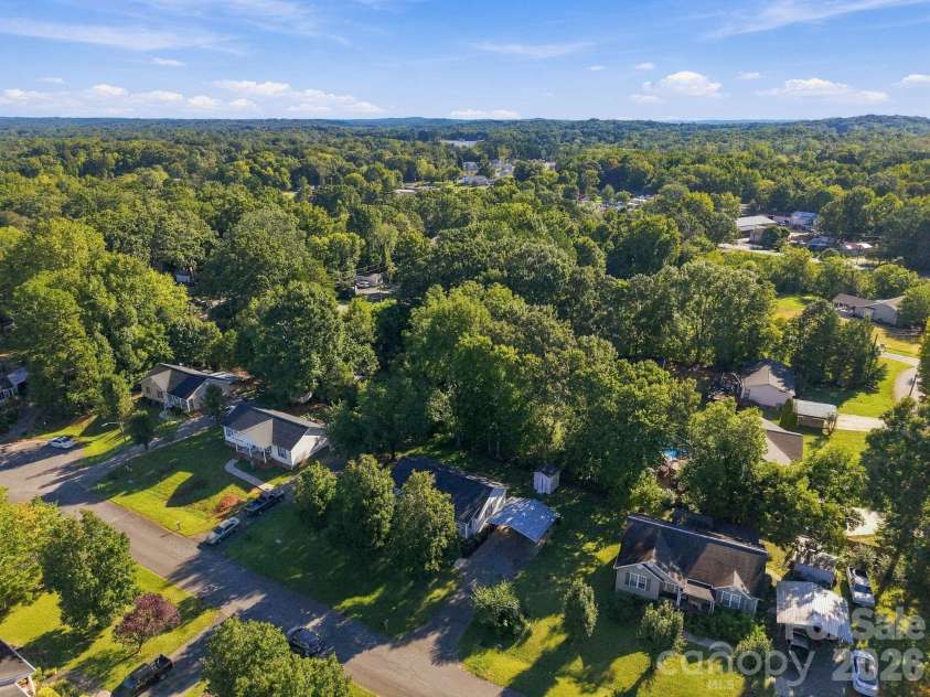 1716 Pine Knoll Court, Asheboro, NC 27203.  MLS# CAR4429433, YatesRealty ID 53826. 