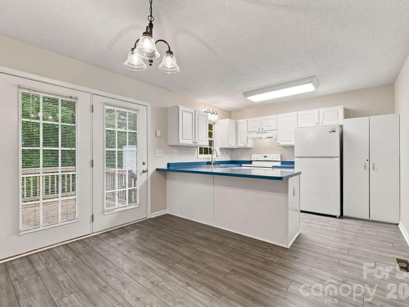 1716 Pine Knoll Court, Asheboro, NC 27203.  MLS# CAR4429433, YatesRealty ID 53826. Dining and Kitchen