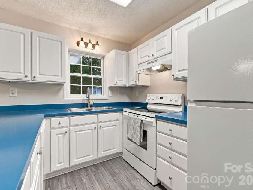 1716 Pine Knoll Court, Asheboro, NC 27203.  MLS# CAR4429433, YatesRealty ID 53826. Kitchen