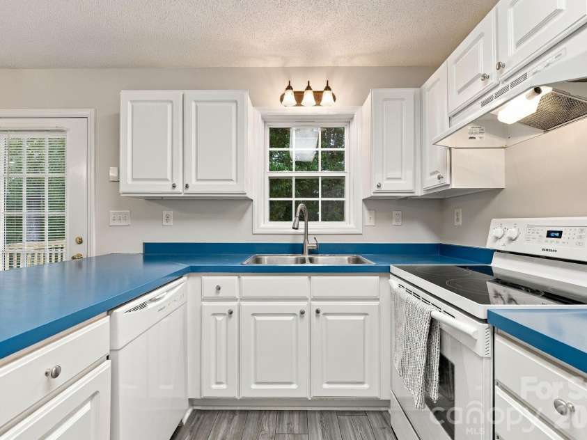 1716 Pine Knoll Court, Asheboro, NC 27203.  MLS# CAR4429433, YatesRealty ID 53826. Kitchen