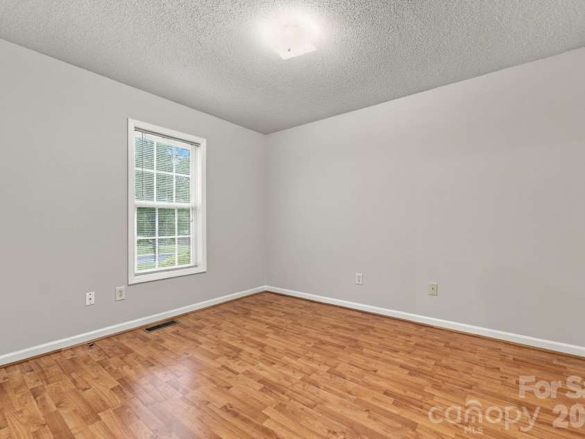 1716 Pine Knoll Court, Asheboro, NC 27203.  MLS# CAR4429433, YatesRealty ID 53826. Third Bedroom