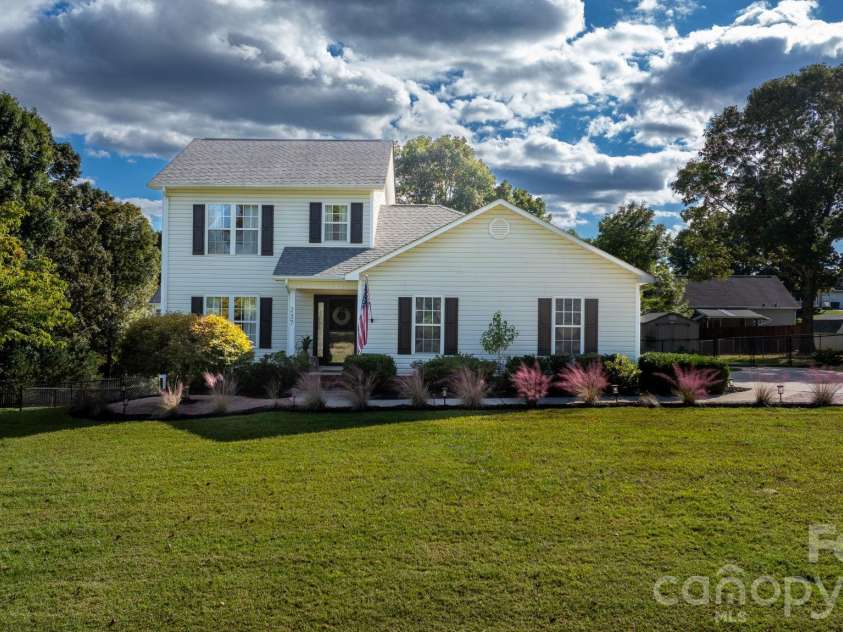 237 Scotts Creek Road, Statesville, NC 28625.  MLS# CAR4429792, YatesRealty ID 53828. 