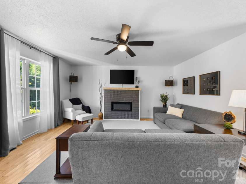237 Scotts Creek Road, Statesville, NC 28625.  MLS# CAR4429792, YatesRealty ID 53828. 