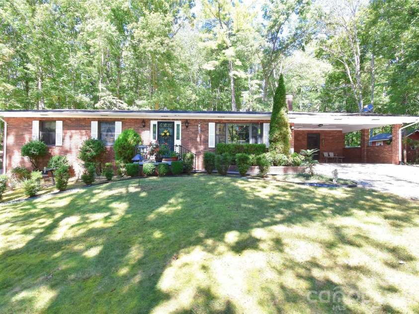39 Maynard Road, Candler, NC 28715.  MLS# CAR4428324, YatesRealty ID 53829. 