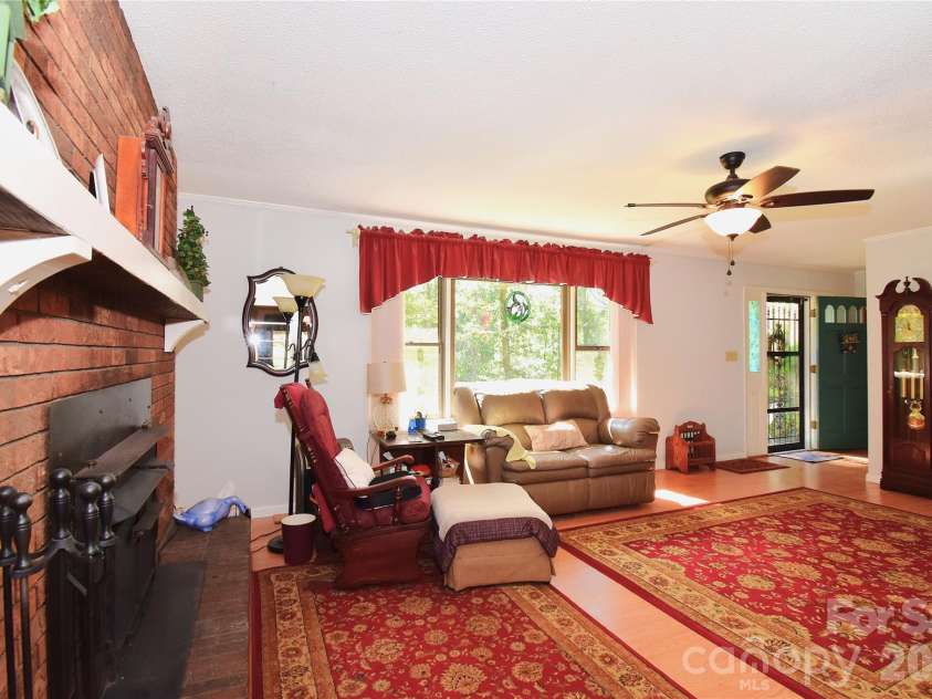 39 Maynard Road, Candler, NC 28715.  MLS# CAR4428324, YatesRealty ID 53829. 