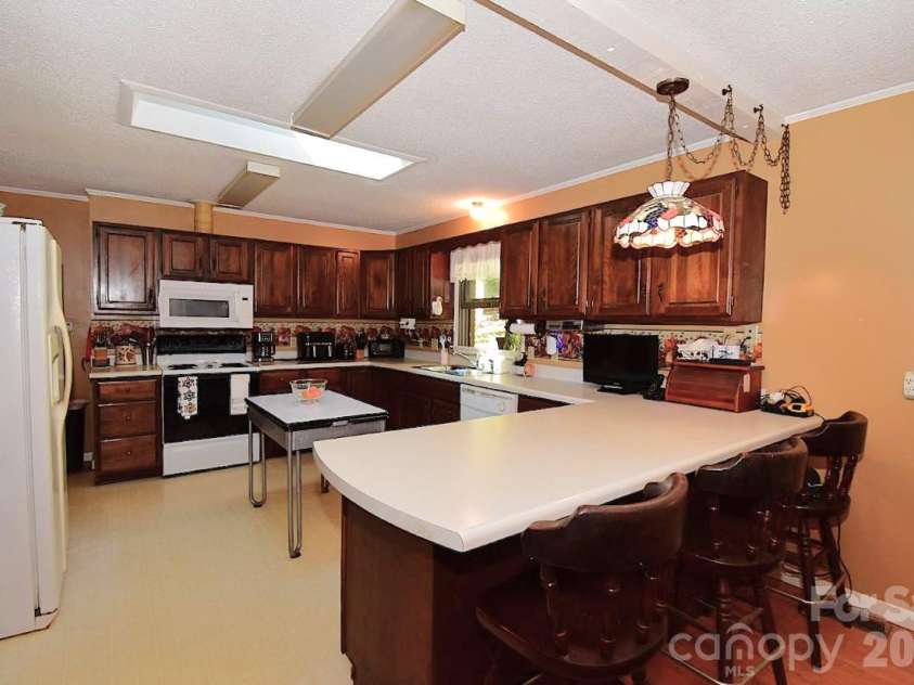 39 Maynard Road, Candler, NC 28715.  MLS# CAR4428324, YatesRealty ID 53829. 