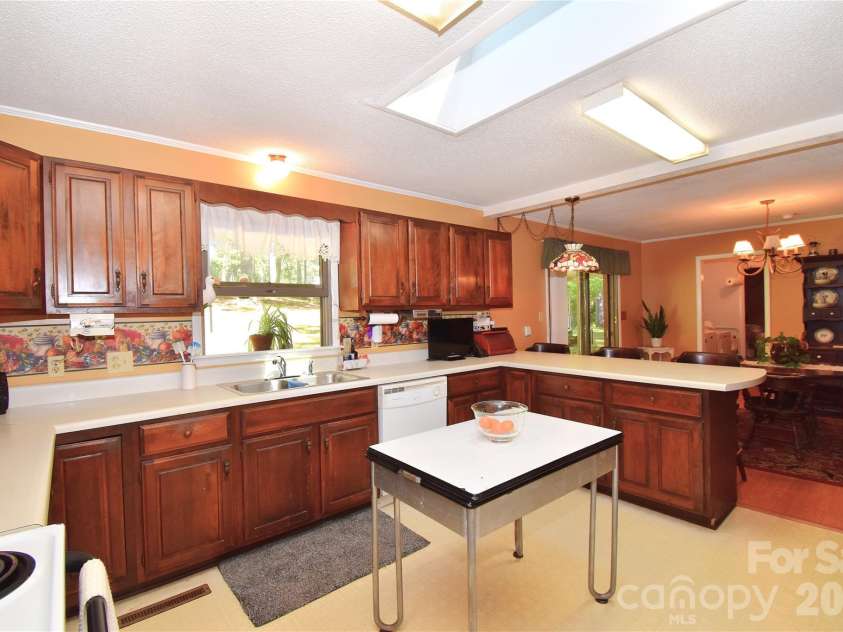 39 Maynard Road, Candler, NC 28715.  MLS# CAR4428324, YatesRealty ID 53829. 