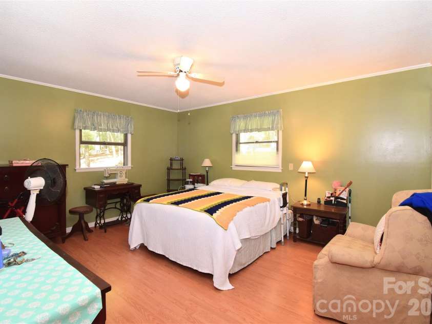 39 Maynard Road, Candler, NC 28715.  MLS# CAR4428324, YatesRealty ID 53829. 