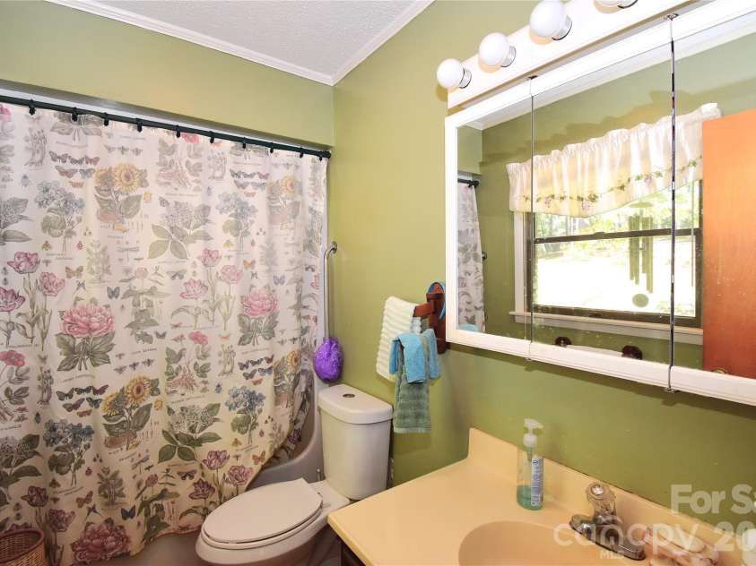 39 Maynard Road, Candler, NC 28715.  MLS# CAR4428324, YatesRealty ID 53829. 