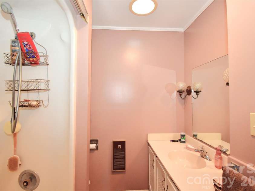 39 Maynard Road, Candler, NC 28715.  MLS# CAR4428324, YatesRealty ID 53829. 