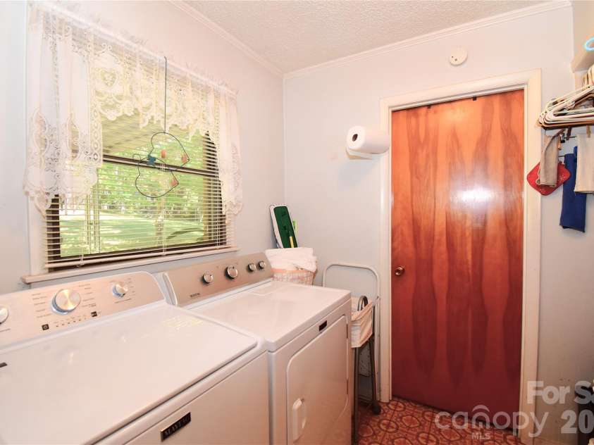 39 Maynard Road, Candler, NC 28715.  MLS# CAR4428324, YatesRealty ID 53829. 