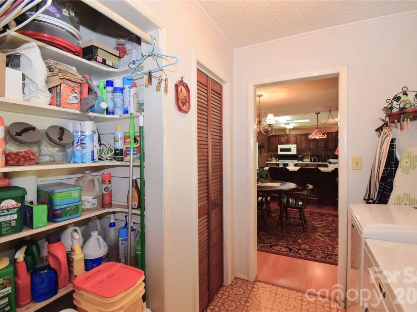 39 Maynard Road, Candler, NC 28715.  MLS# CAR4428324, YatesRealty ID 53829. 