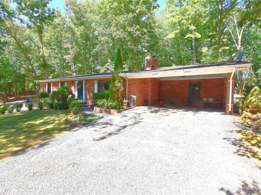 39 Maynard Road, Candler, NC 28715.  MLS# CAR4428324, YatesRealty ID 53829. 