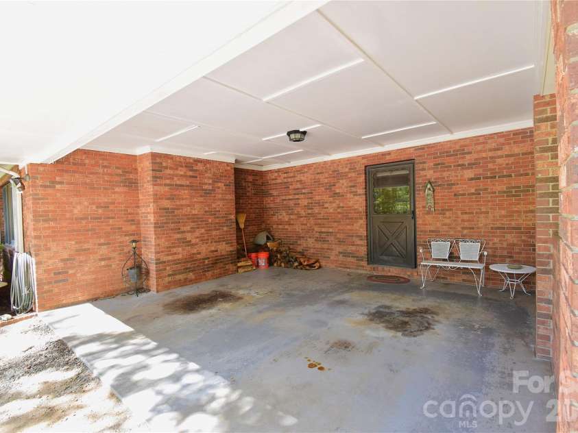 39 Maynard Road, Candler, NC 28715.  MLS# CAR4428324, YatesRealty ID 53829. 