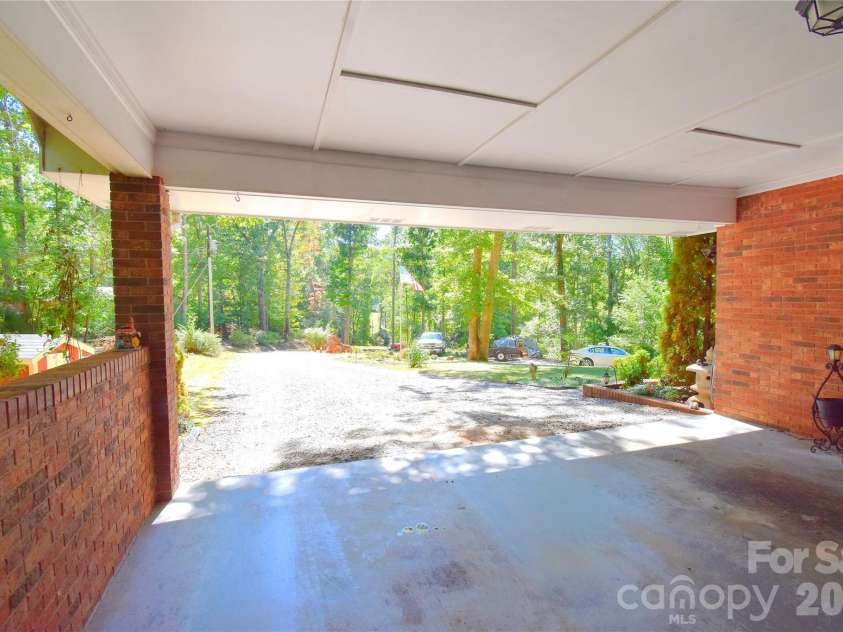 39 Maynard Road, Candler, NC 28715.  MLS# CAR4428324, YatesRealty ID 53829. 