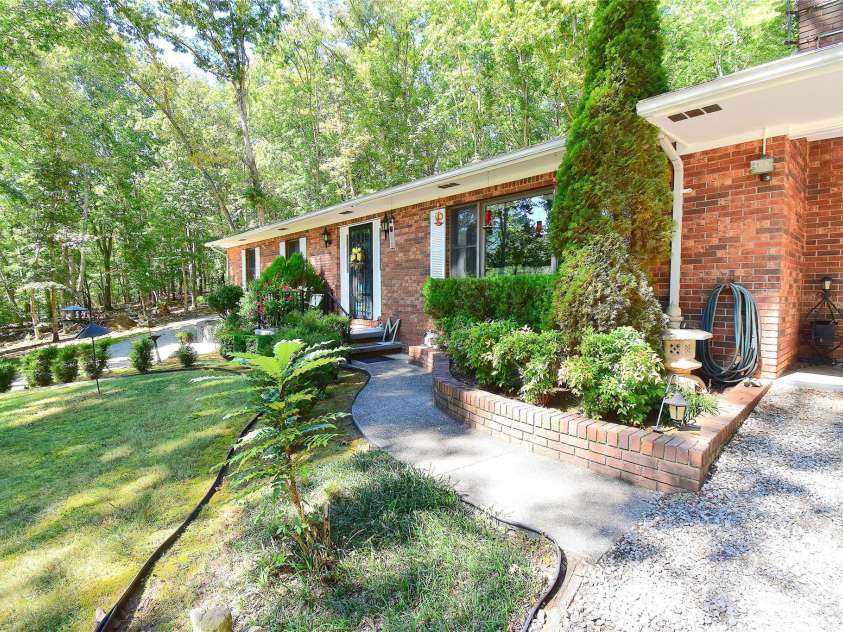 39 Maynard Road, Candler, NC 28715.  MLS# CAR4428324, YatesRealty ID 53829. 
