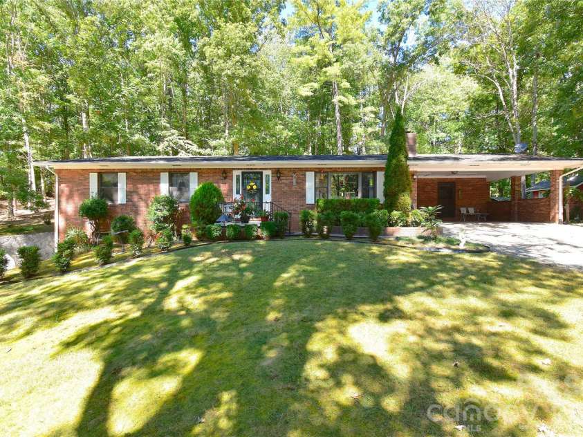 39 Maynard Road, Candler, NC 28715.  MLS# CAR4428324, YatesRealty ID 53829. 