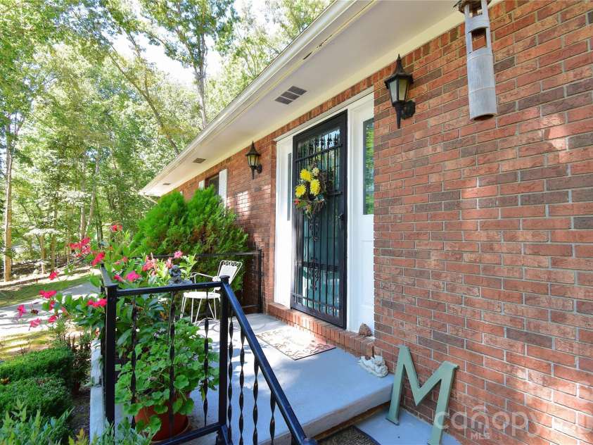 39 Maynard Road, Candler, NC 28715.  MLS# CAR4428324, YatesRealty ID 53829. 