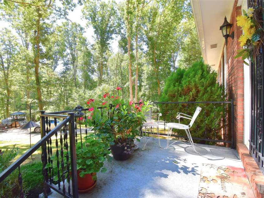 39 Maynard Road, Candler, NC 28715.  MLS# CAR4428324, YatesRealty ID 53829. 