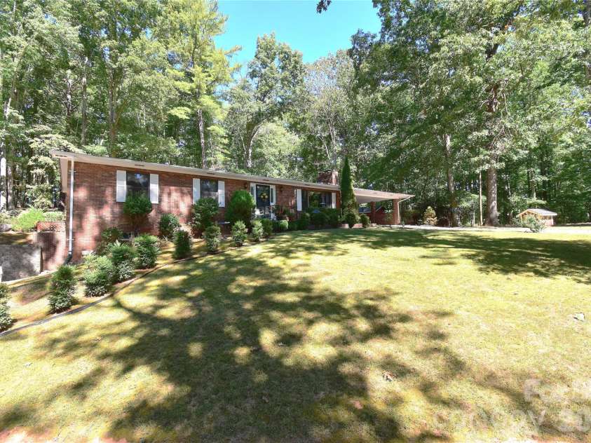 39 Maynard Road, Candler, NC 28715.  MLS# CAR4428324, YatesRealty ID 53829. 