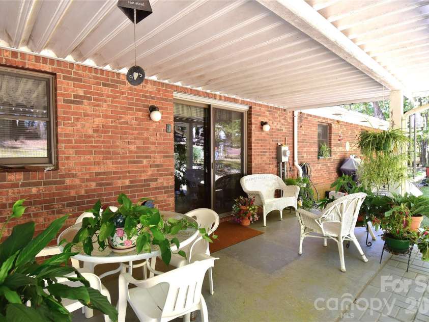 39 Maynard Road, Candler, NC 28715.  MLS# CAR4428324, YatesRealty ID 53829. 