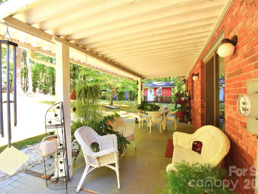 39 Maynard Road, Candler, NC 28715.  MLS# CAR4428324, YatesRealty ID 53829. 
