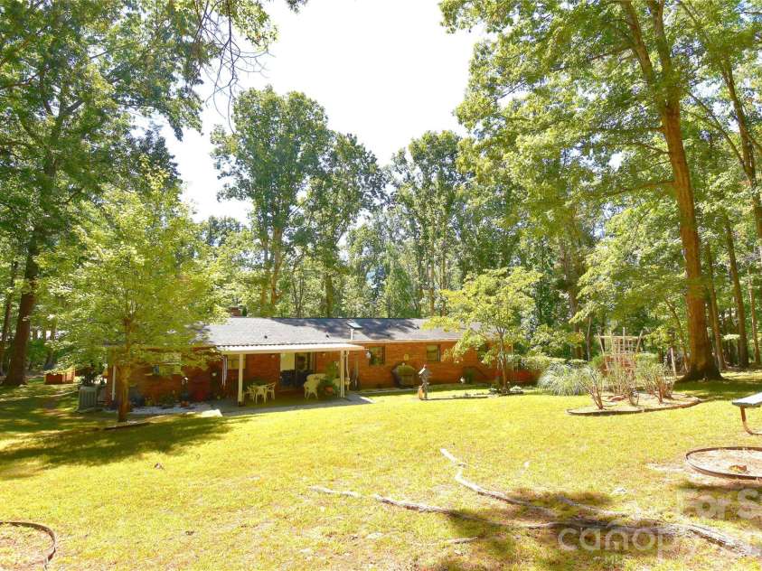 39 Maynard Road, Candler, NC 28715.  MLS# CAR4428324, YatesRealty ID 53829. 