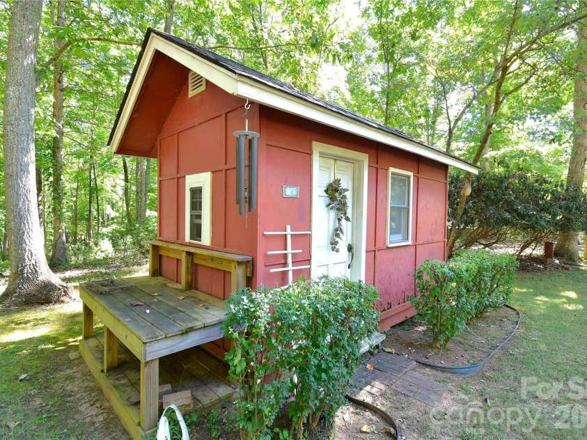 39 Maynard Road, Candler, NC 28715.  MLS# CAR4428324, YatesRealty ID 53829. 