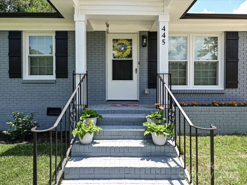 445 Short Hills Drive, Charlotte, NC 28217.  MLS# CAR4239423, YatesRealty ID 5383. 