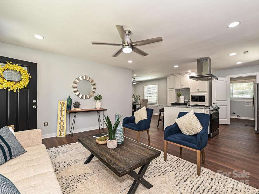 445 Short Hills Drive, Charlotte, NC 28217.  MLS# CAR4239423, YatesRealty ID 5383. 