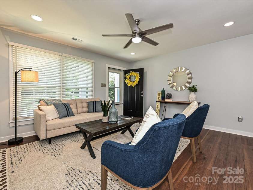 445 Short Hills Drive, Charlotte, NC 28217.  MLS# CAR4239423, YatesRealty ID 5383. 