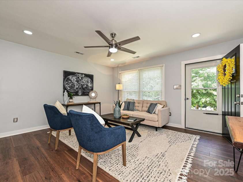 445 Short Hills Drive, Charlotte, NC 28217.  MLS# CAR4239423, YatesRealty ID 5383. 