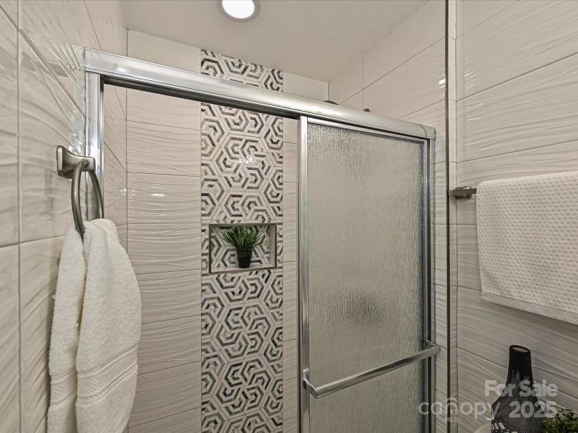 445 Short Hills Drive, Charlotte, NC 28217.  MLS# CAR4239423, YatesRealty ID 5383. 