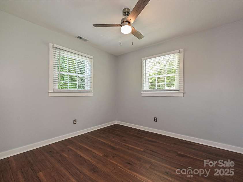 445 Short Hills Drive, Charlotte, NC 28217.  MLS# CAR4239423, YatesRealty ID 5383. 