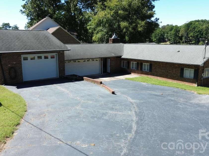 4935 Vagabond Lane, Sherrills Ford, NC 28673.  MLS# CAR4426102, YatesRealty ID 53834. 