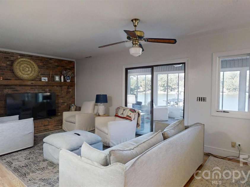 4935 Vagabond Lane, Sherrills Ford, NC 28673.  MLS# CAR4426102, YatesRealty ID 53834. 