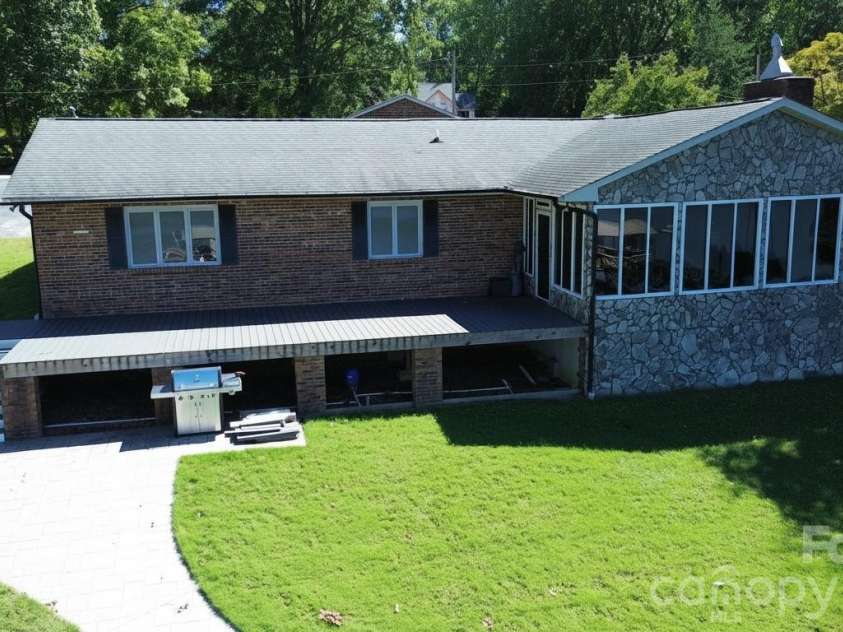 4935 Vagabond Lane, Sherrills Ford, NC 28673.  MLS# CAR4426102, YatesRealty ID 53834. 