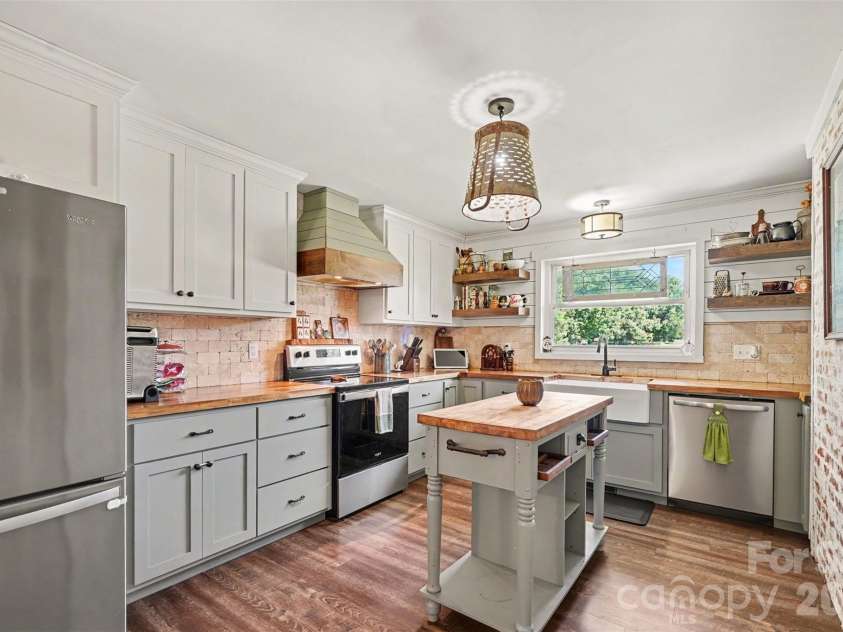 8121 Old Davis Road, Norwood, NC 28128.  MLS# CAR4427733, YatesRealty ID 53835. 