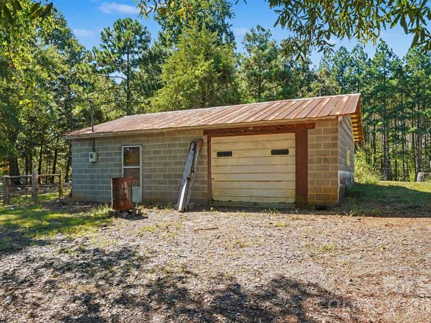 8121 Old Davis Road, Norwood, NC 28128.  MLS# CAR4427733, YatesRealty ID 53835. 