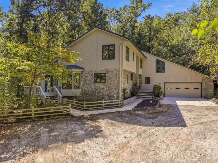 124 Moss Hill Lane, Lake Lure, NC 28746.  MLS# CAR4429625, YatesRealty ID 53837. 