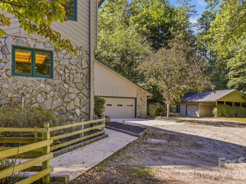 124 Moss Hill Lane, Lake Lure, NC 28746.  MLS# CAR4429625, YatesRealty ID 53837. 