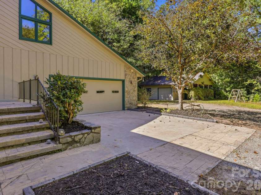 124 Moss Hill Lane, Lake Lure, NC 28746.  MLS# CAR4429625, YatesRealty ID 53837. 